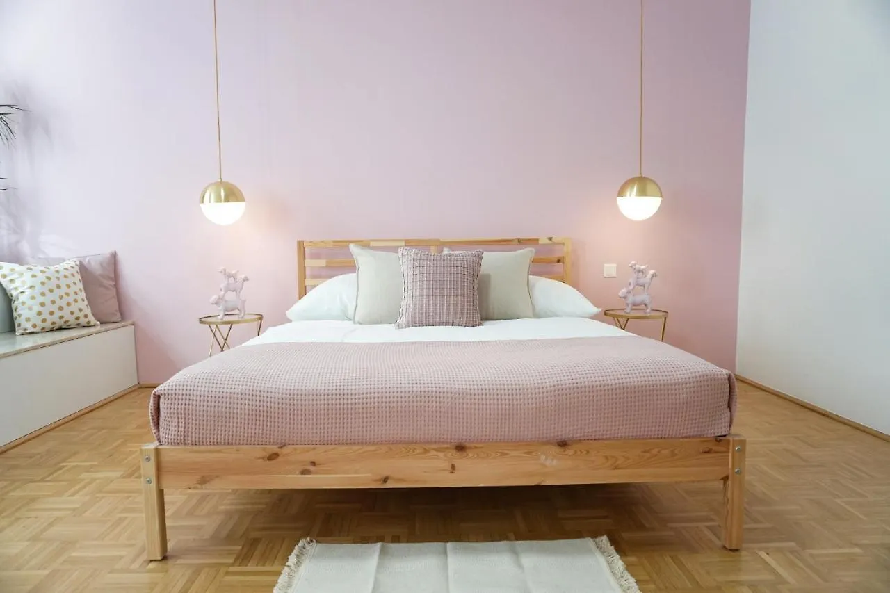 Vibrant Design Apartments - Full Kitchen - Wi-Fi - 18 Mins To City Centre Vienna