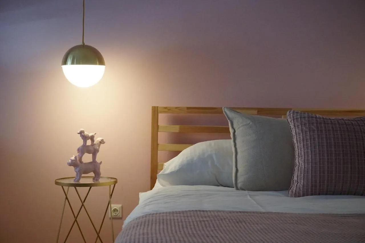 Vibrant Design Apartments - Full Kitchen - Wi-Fi - 18 Mins To City Centre Vienna