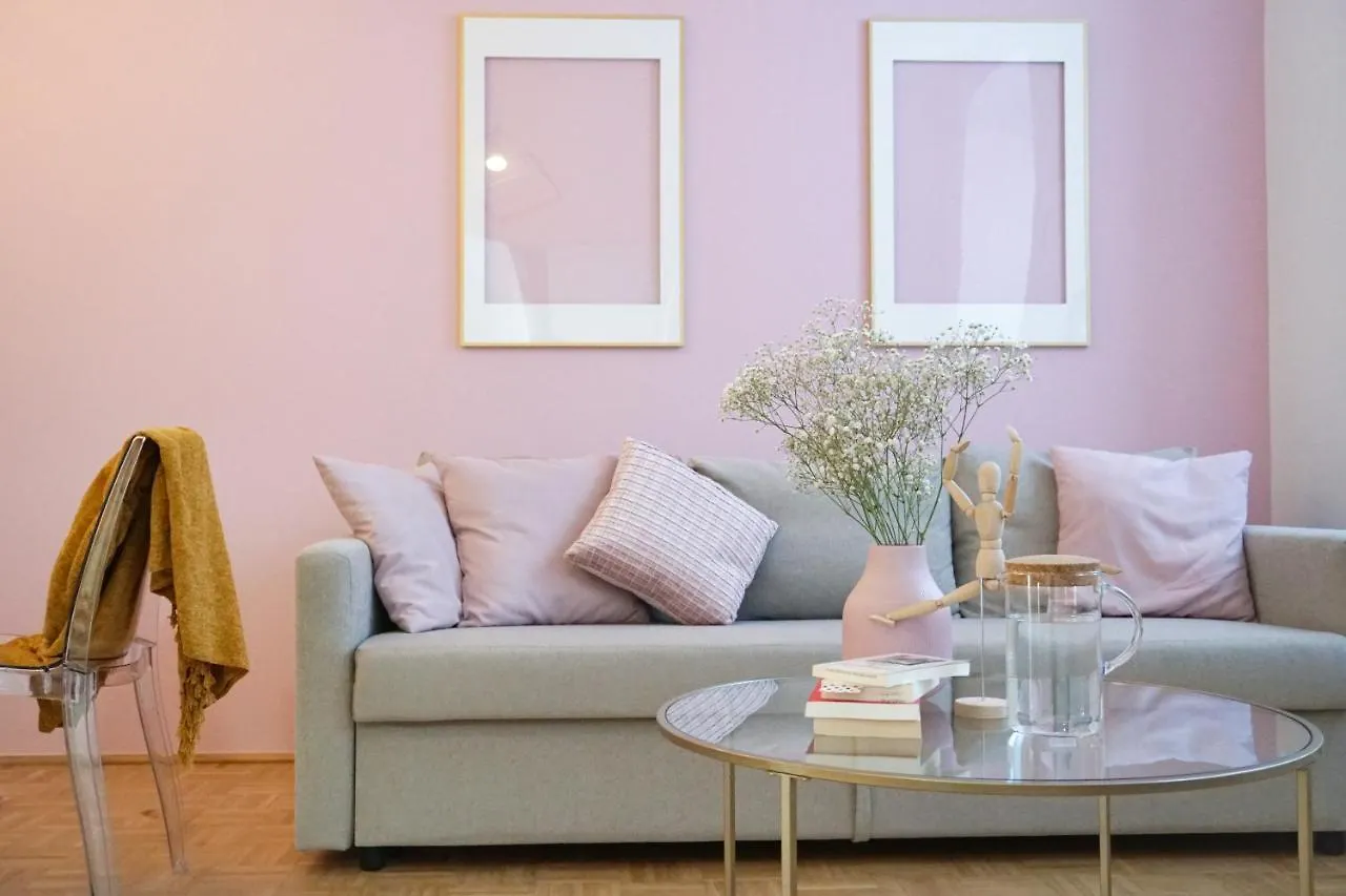 Vibrant Design Apartments - Full Kitchen - Wi-Fi - 18 Mins To City Centre Vienna